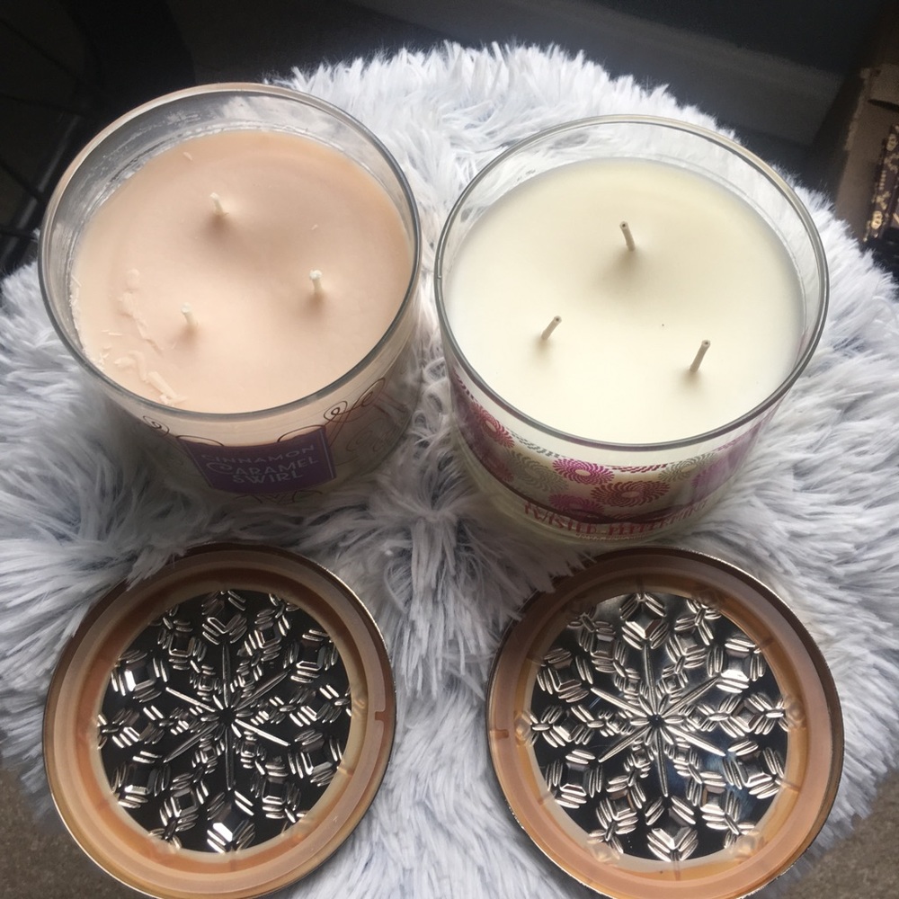 2 bath and body works candles ☀️brand new !